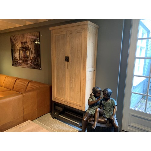 Cabinet Madrid Elmwood