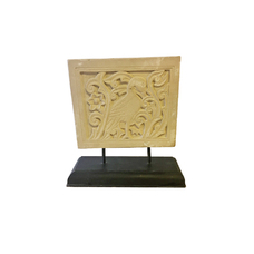 Figura de piedra con pájaro J2P2