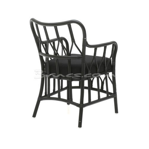 SILLA CON BRAZOS LUZON RATTAN NEGRO C/ COJÍN NEGRO