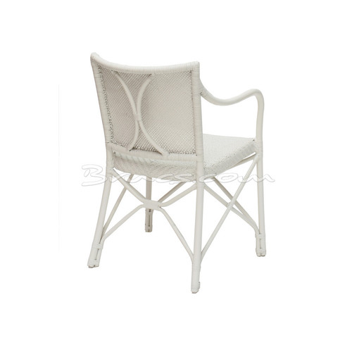 SILLA CON BRAZOS MAMBO RATTAN BLANCO