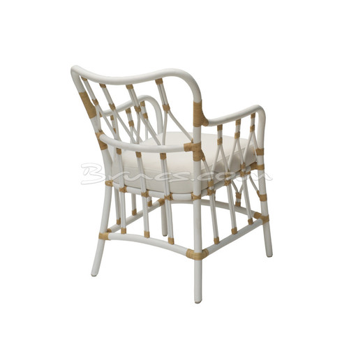 SILLA CON BRAZOS MALINCHE RATTAN BLANCO Y NATURAL