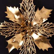 POINSETTIA CON CLIP PLÁSTICO ORO 16 X 16 CM