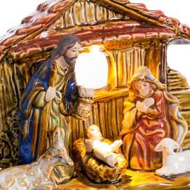 PORTAL NACIMIENTO CON LUZ PORCELANA 16,50 X 7 X 12,70 CM