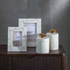 PORTAFOTOS 10X15 CREMA-ORO RESINA 17 X 1,50 X 22 CM