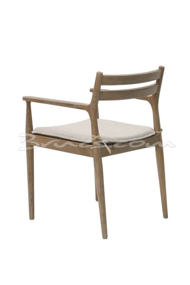 SILLA CON BRAZOS TIBESTI ROBLE C/ COJÍN