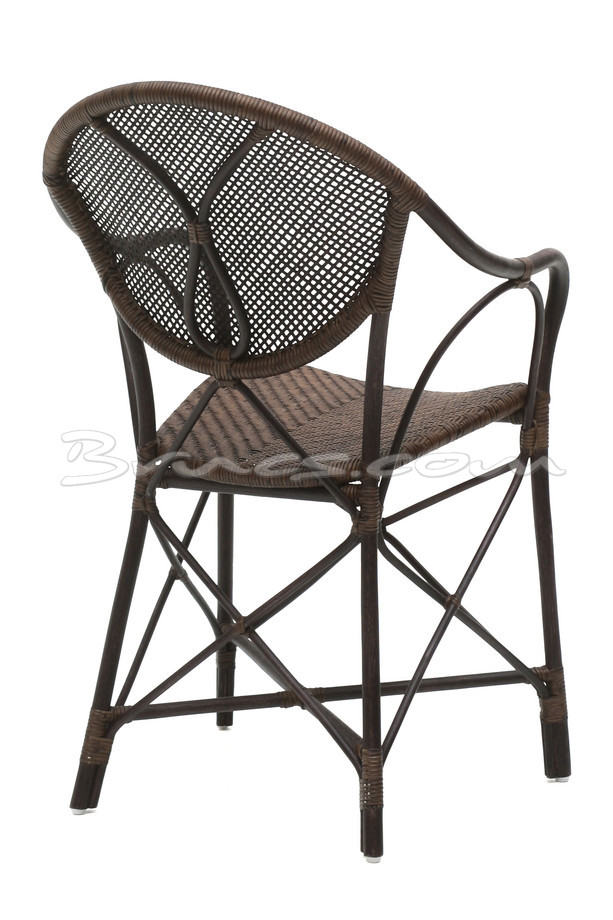 SILLA CON BRAZOS NAGA RATTAN MARRÓN OSCURA