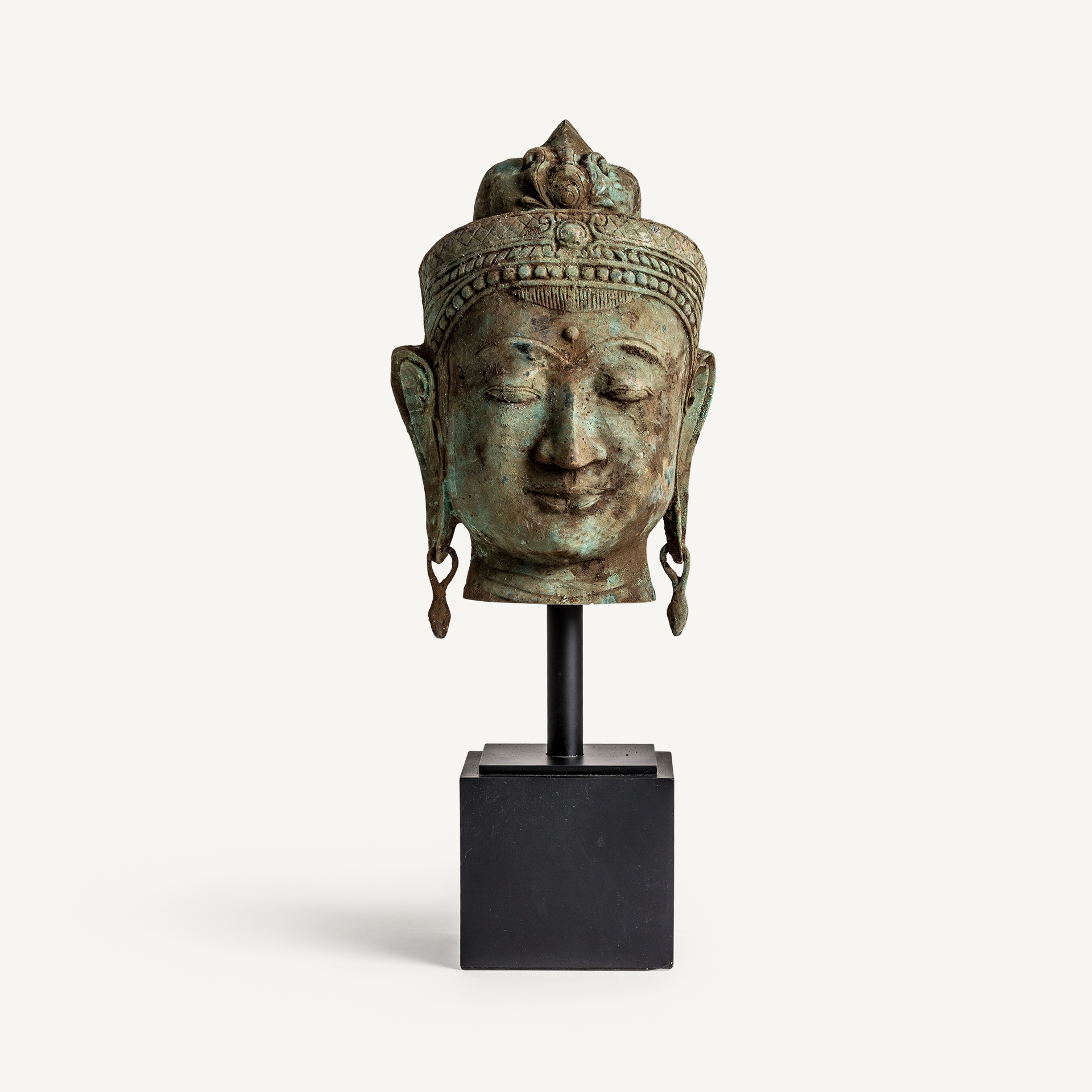 BUSTO THAILANDESA